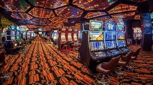 Antarmuka aplikasi mobile aman778 menampilkan pasar Liga 1 dan live dealer
